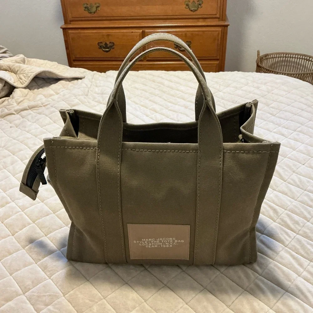 Marc Jacobs The Tote Bag Olive Canvas with White Logo